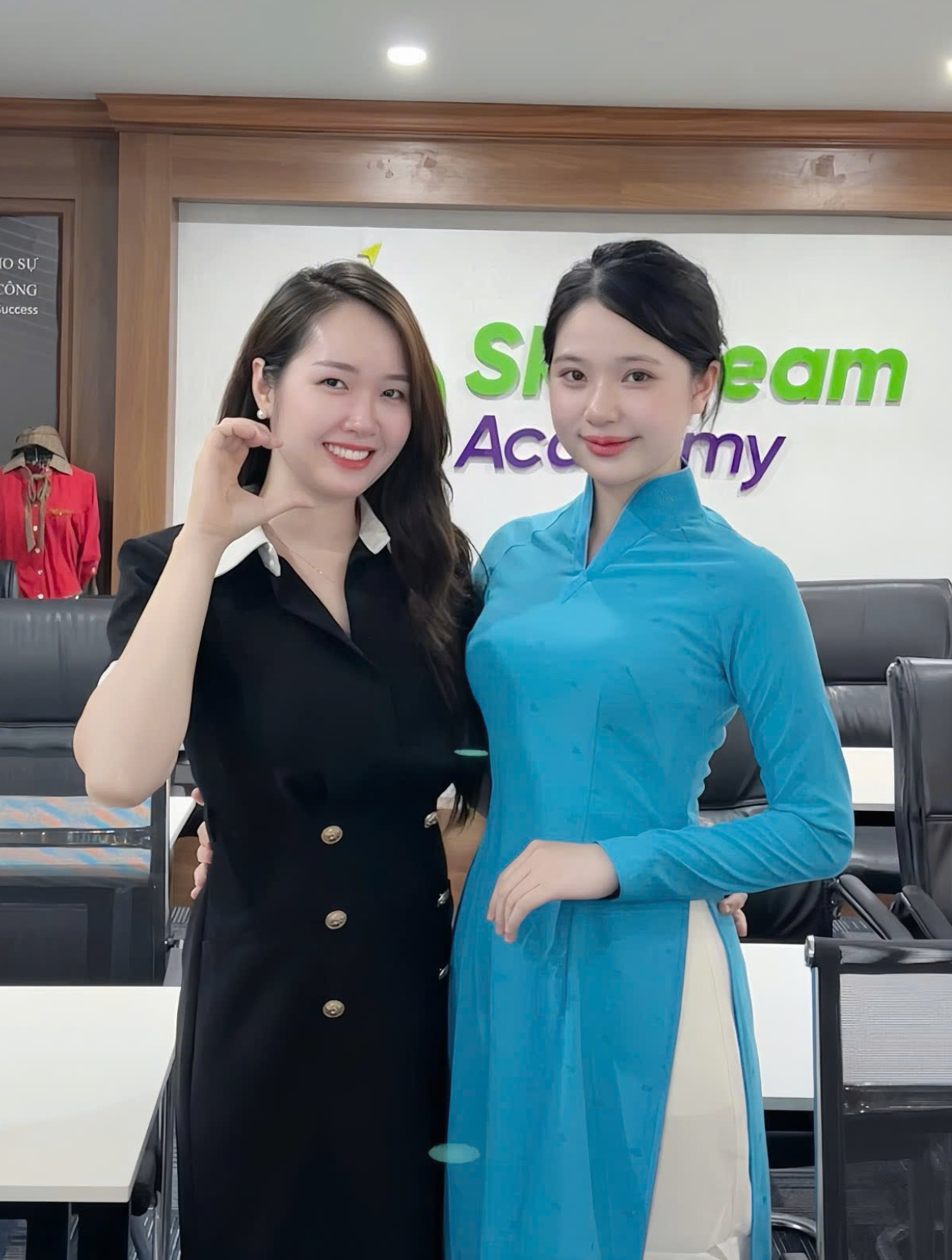 Hình ảnh cô Emily mới 3